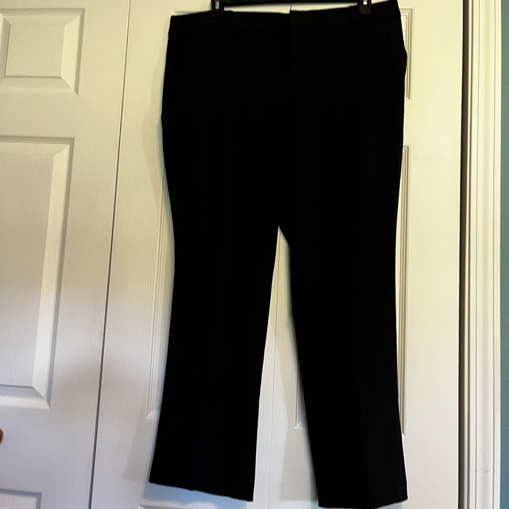 NINE WEST Barely Bootcut, slim through hip and thigh women’s slacks.  16W NWT